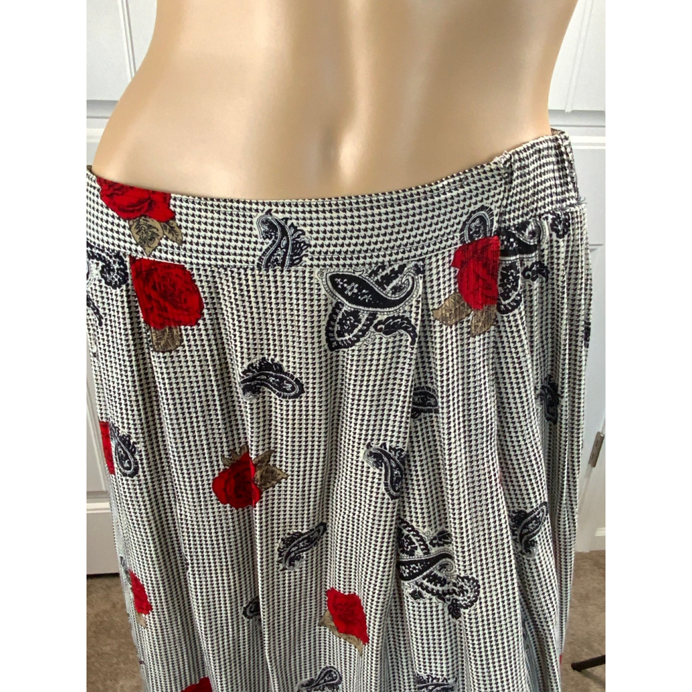 Chaus Pleated Skirt 14 Black Red Floral Elastic Waist Pockets‎ Romantic Coquette - Picture 3 of 16